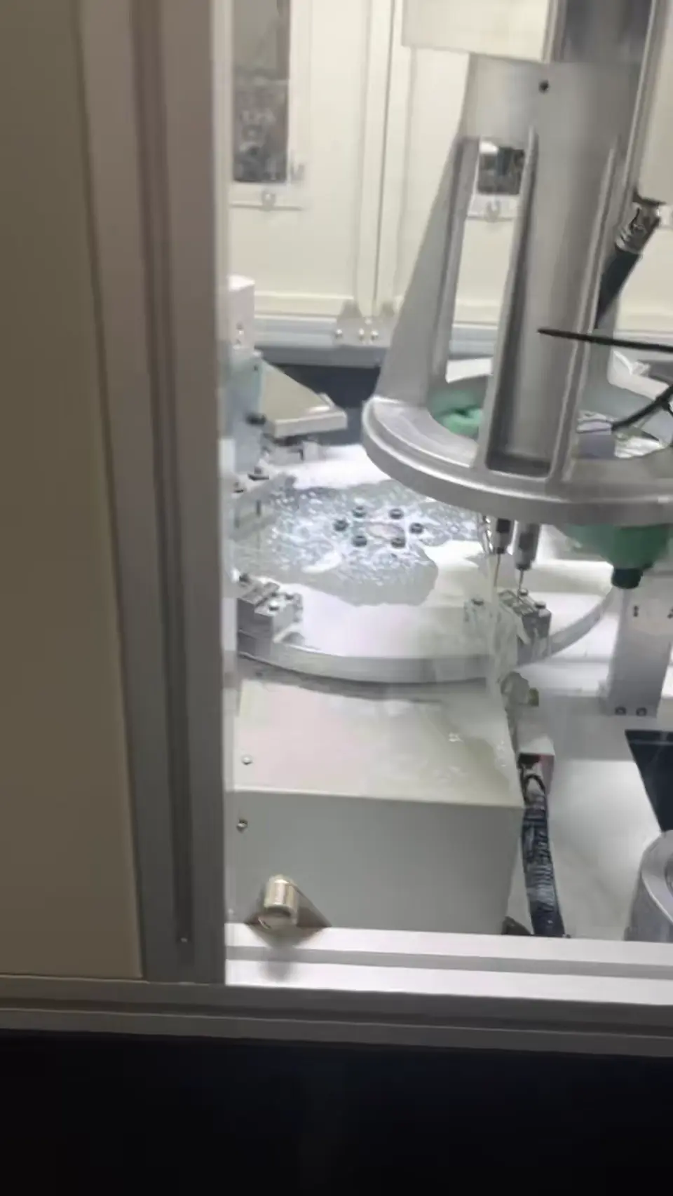 Enclosed Rotary Indexing Automatic Tapping Machine