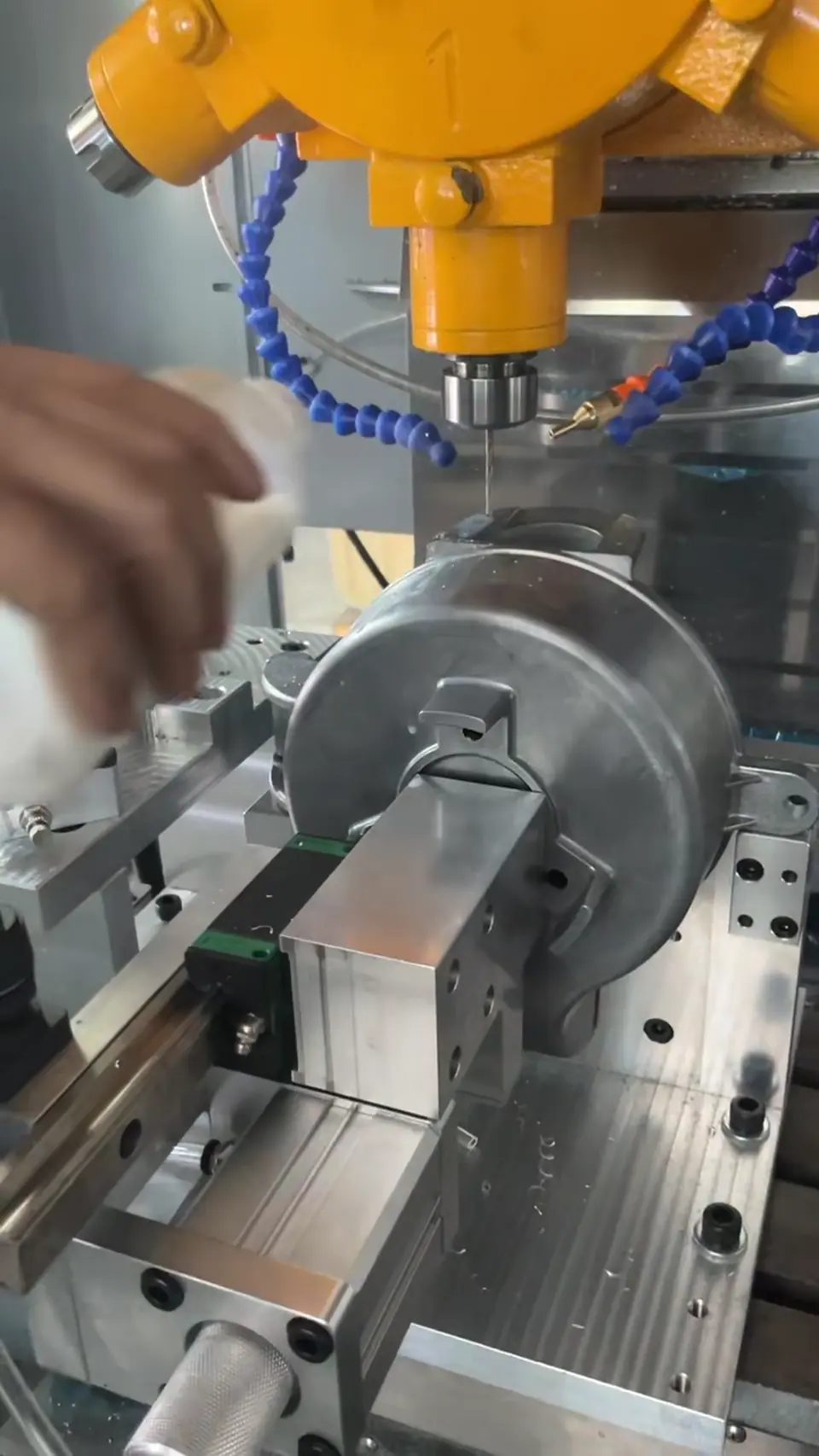 Enclosed Multi-Tool Machining Machine for Round Parts